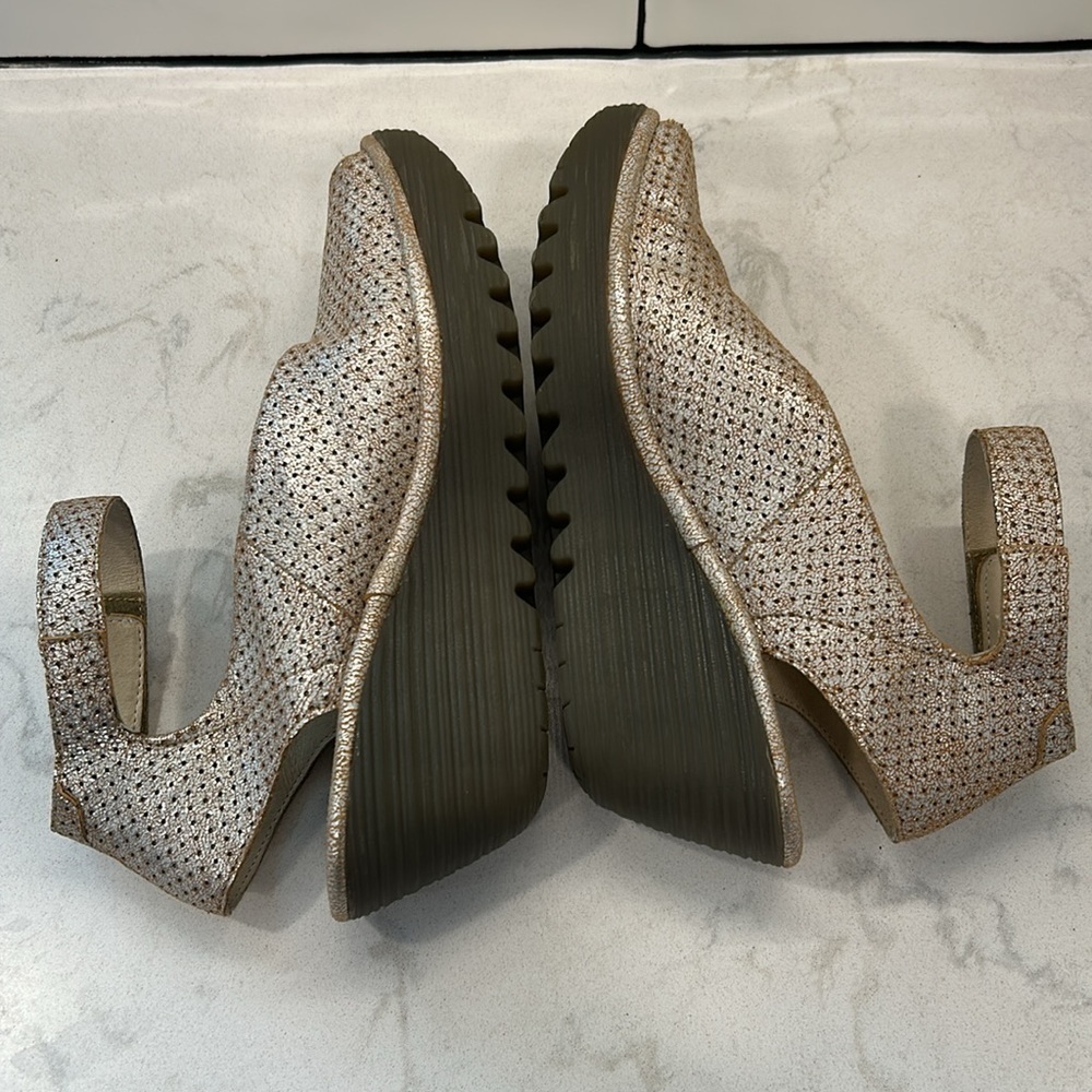 Fly London Yala Leather Perforated Wedges Gold Shimmer Size 9.5 - Picture 6 of 16